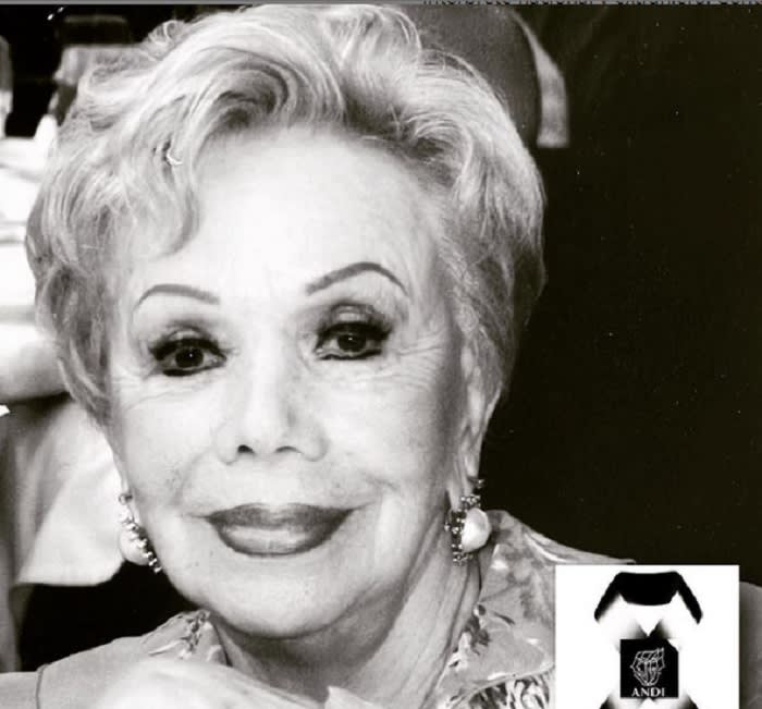 They express their condolences after the death of Otilia Larrañaga