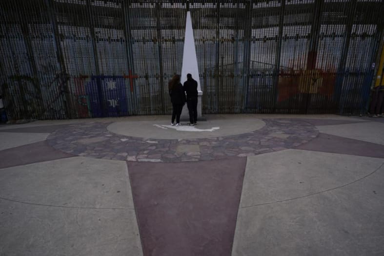 US halts plans for a border wall at Friendship Park in San Diego
