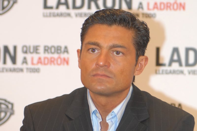 Is Fernando Colunga gay?