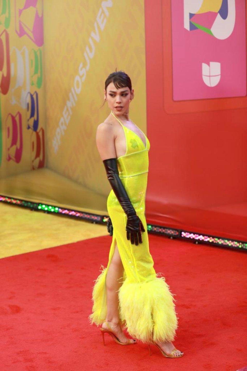 Danna Paola sorprende a todos con su vestido