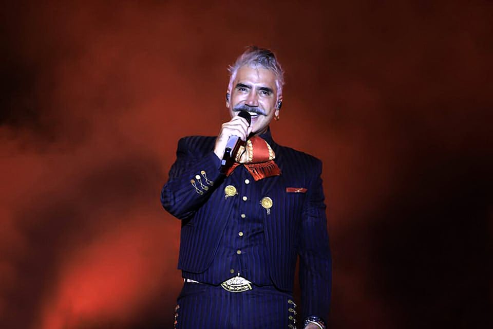 singers, mexicans, mockery, bad comments, mundonow