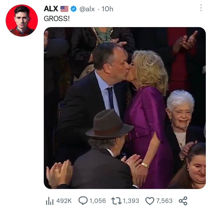 The kiss of the first lady with the husband of Kamala Harris causes a stir on social networks