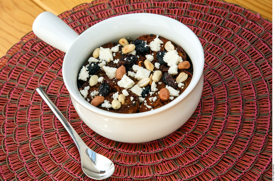 capirotada, mexicana, budín de pan, comida de Pascua, vacaciones, Recetas tradicionales mexicanas de Semana Santa