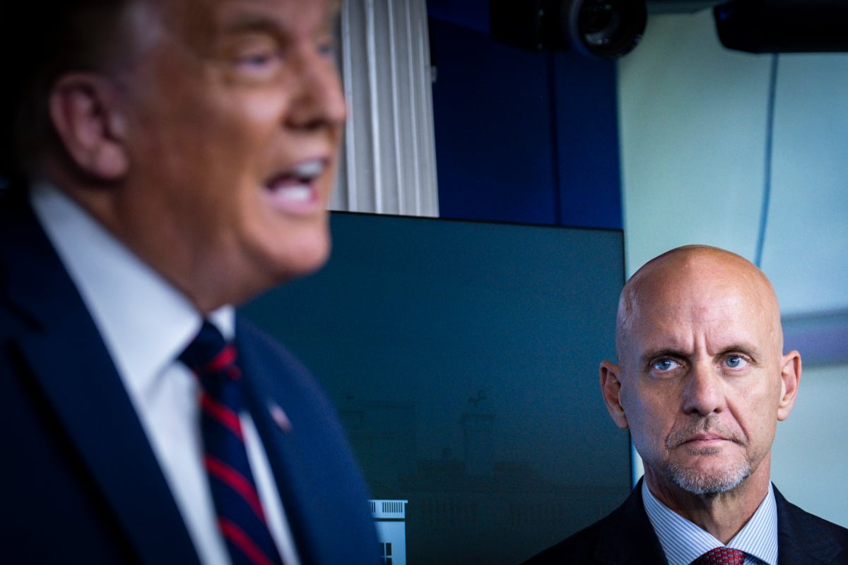 Jefe FDA desmiente, aprobación de la vacuna, Donald Trump, Stephen Hahn