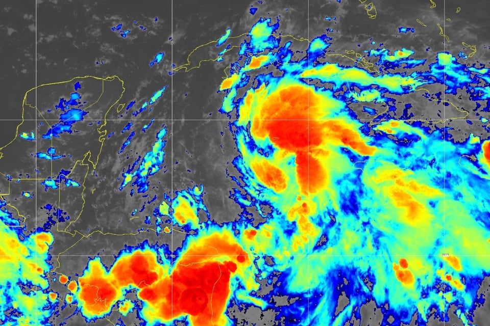 Tropical Cyclone 9 Threatens, torrential rains, flooding, strong winds, hurricane warning, NHC, Grand Cayman, Pinar del Rio, Gulf of Mexico, MundoNOW