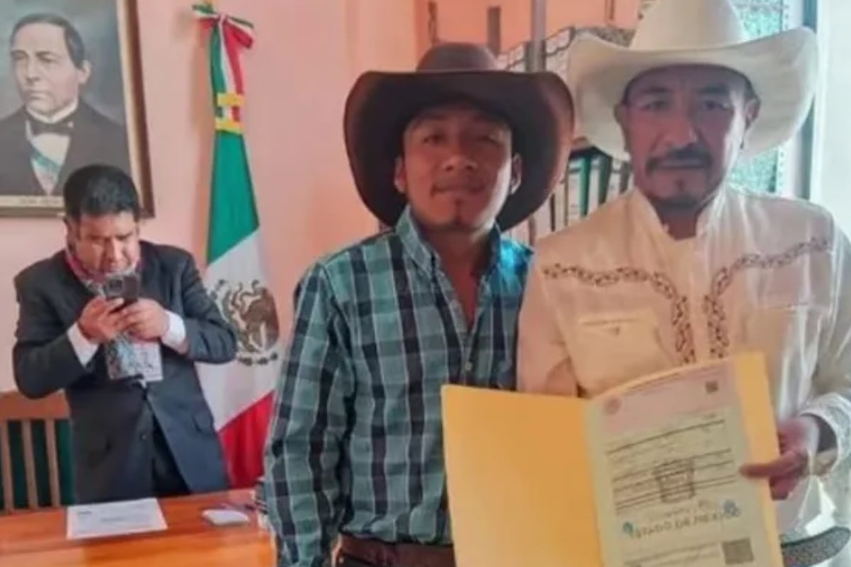 Albañil se enamora de su chalan