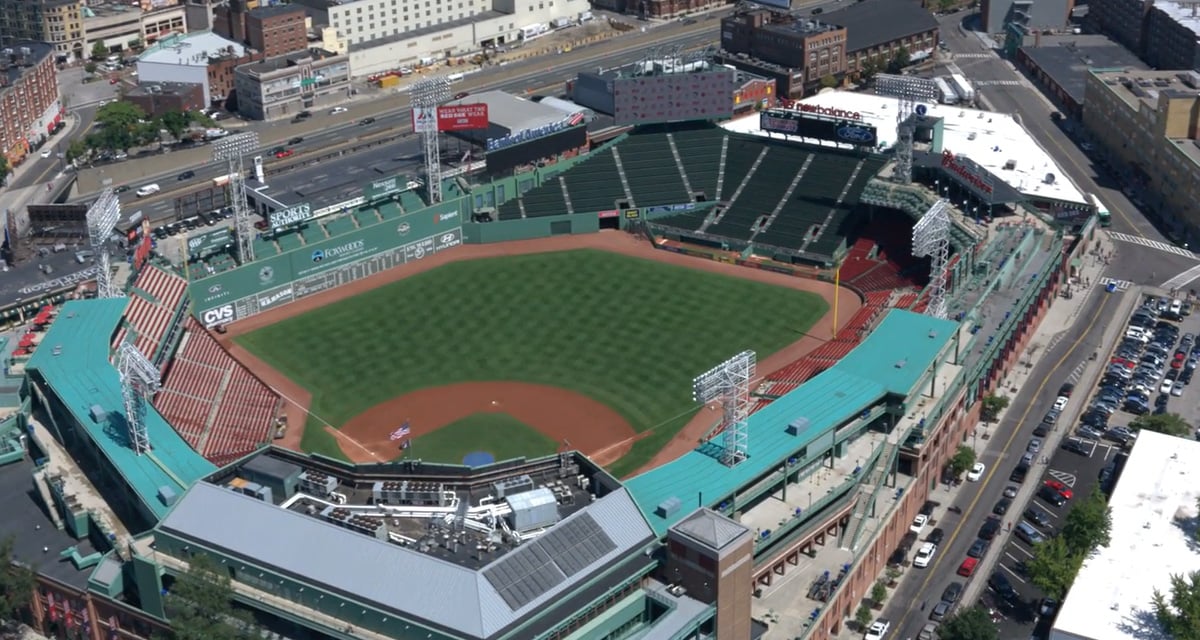 Baseball legend Luis Tiant dies