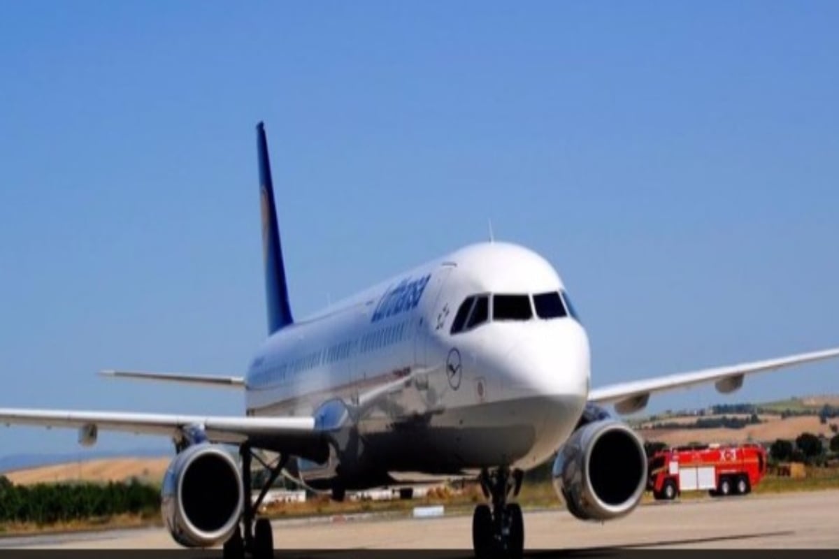 Two people found dead inside the landing gear of a JetBlue plane