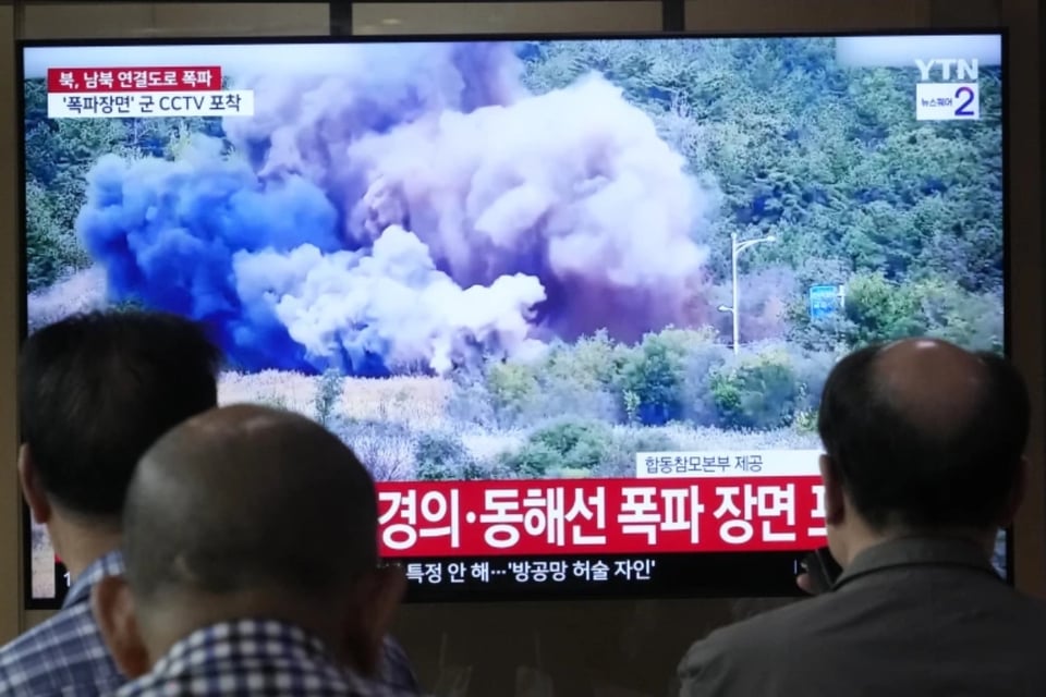 North Korea Blows Up Roads, explosions, roads, South Korea, MundoNOW