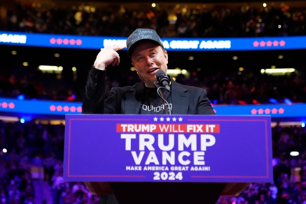 exilio, comunidad trans, elecciones, EFE, MundoNOW, Musk genera polémica, Musk Sparks Controversy with Public Gesture