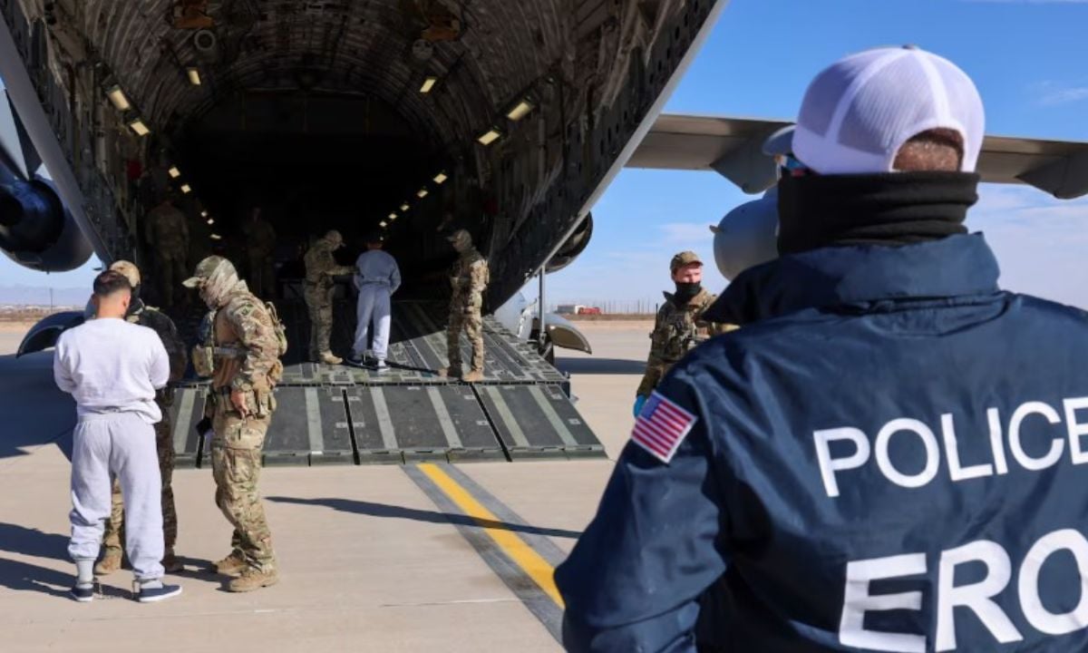 DHS Launches Self-Deportation Flights from Houston with Migrants Receiving Financial Incentives
