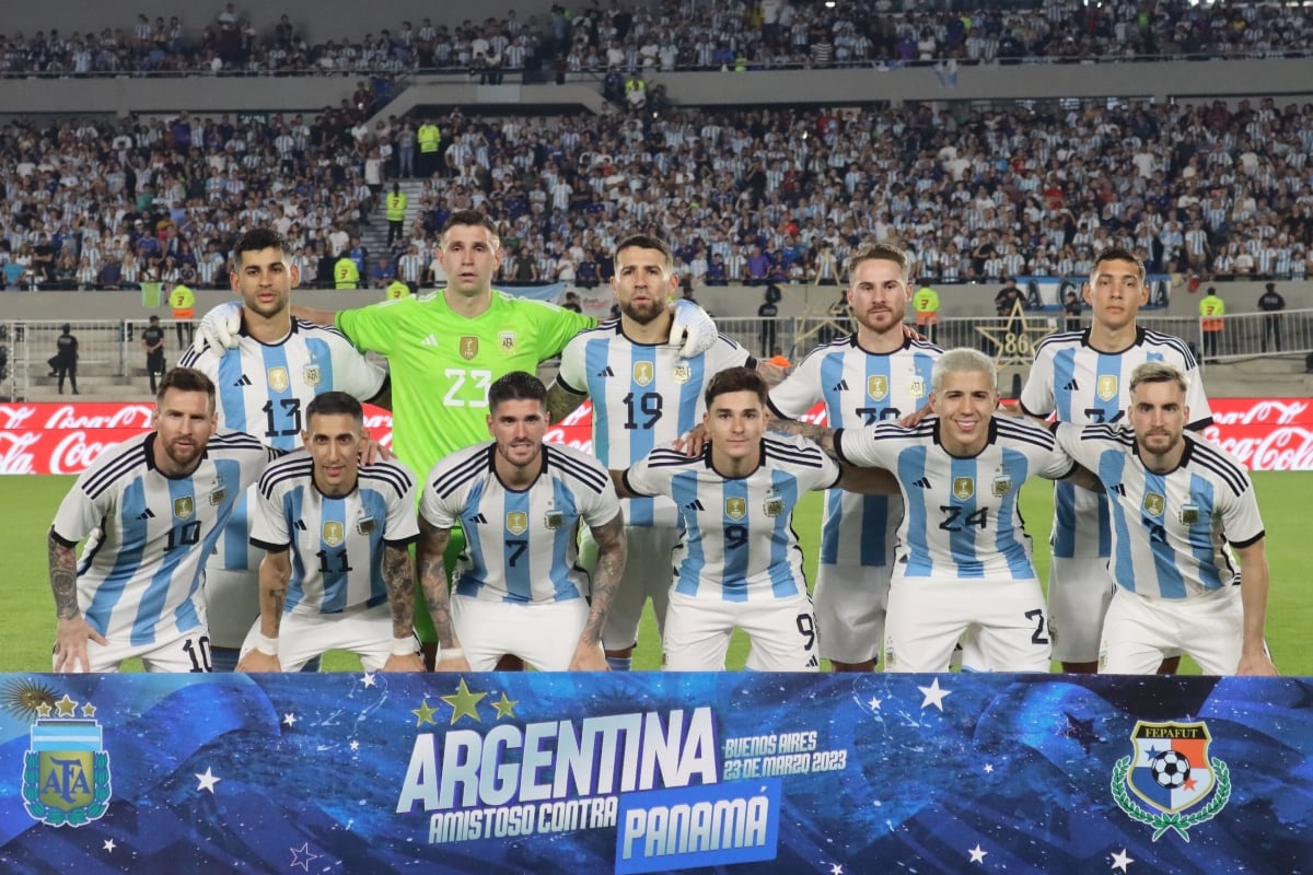 Argentina perdió el liderato del ranking FIFA tras la derrota con Ecuador. España es la nueva número uno y Francia ocupa el segundo lugar.