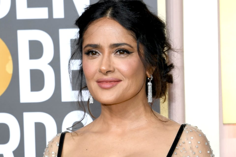Salma Hayek deslumbra en bikini, Salma Hayek Bikini Video Stuns on Social Media