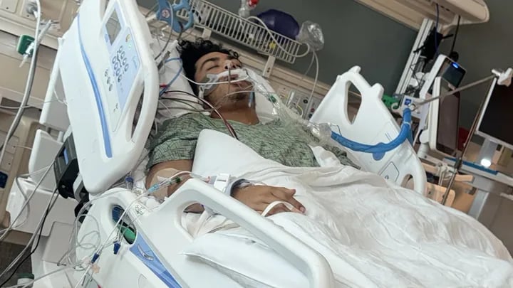 Apuñalado 10 veces en Roseville: estudiante lucha por sobrevivir y su familia pide ayuda
