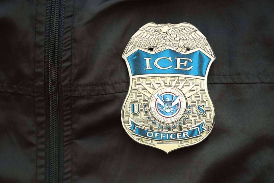 Empleada de hotel alerta sobre ICE