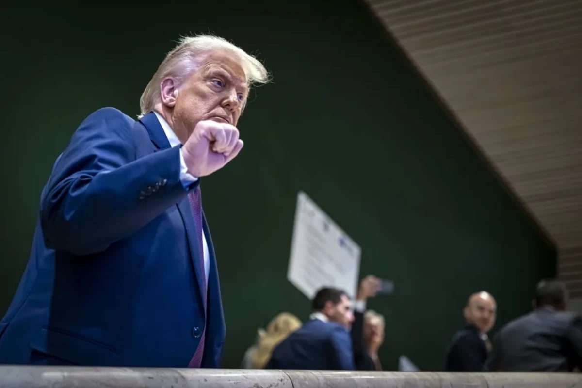 Fotos en Davos reavivan dudas por hematoma en la mano de Trump