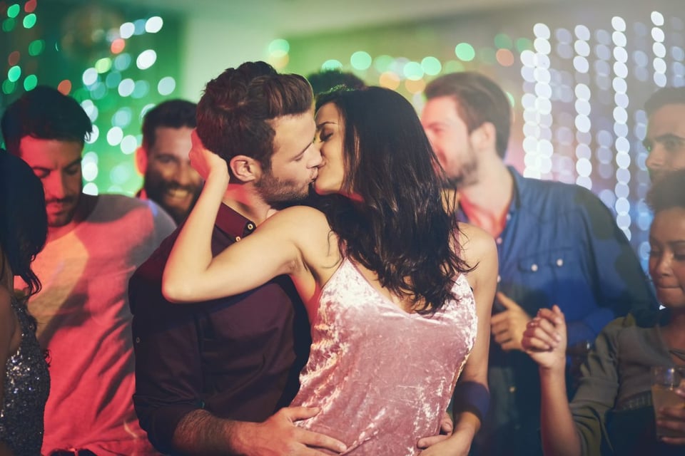 beso, conciencia, discoteca, precaucion