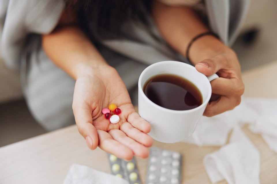 cafe, medicamentos, interaccion, salud, bienestar