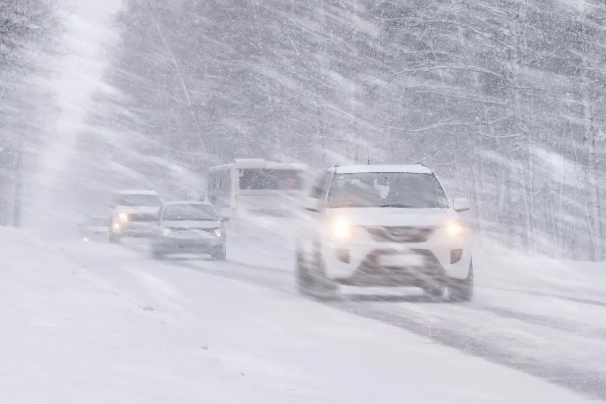 ¡Impresionante! Chocan más de 100 vehículos en Michigan por tormenta de nieve