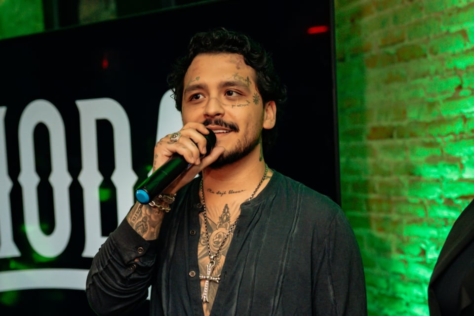 Emiliano Aguilar se burla de Nodal