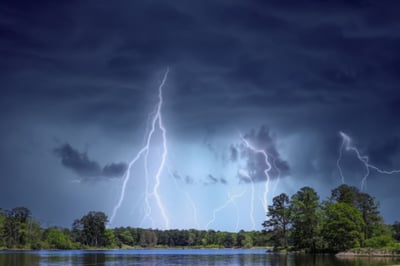 Alerta máxima en el Medio Oeste: sistema de tormentas amenaza con vientos destructivos y tornados
