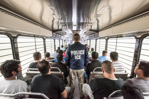 Redada con helicóptero y drones en Chicago termina en demandas por presuntos abusos federales