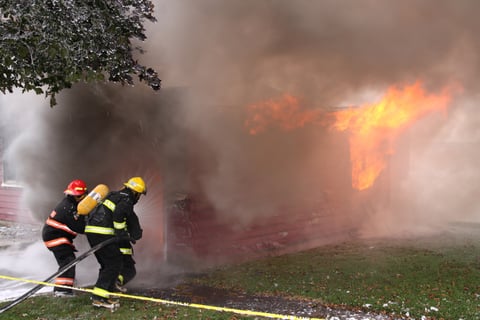 Explosión en fábrica de Washington deja un muerto y nueve desaparecidos