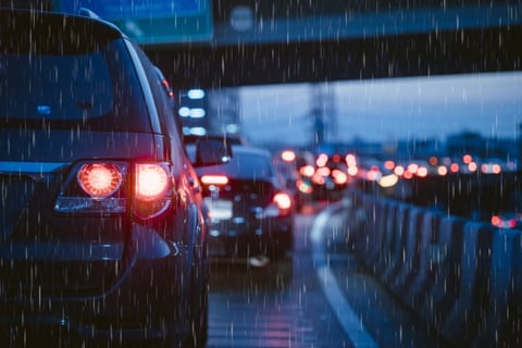 Florida enfrenta nuevas amenazas por lluvias extremas mientras la humedad tropical se extiende por el sureste