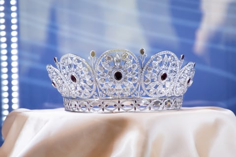 Escándalo en Cannes: Miss venezolana aparece golpeada y estilista termina arrestado