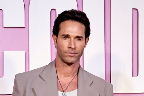 Sebastián Rulli rompe el silencio tras video romántico con Cazzu creado con IA