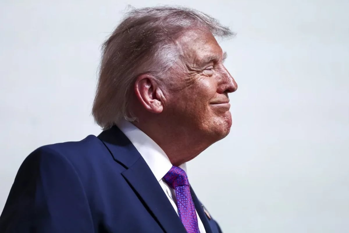 Trump muestra posible uniforme de la Fuerza Espacial y desata polémica por su diseño
