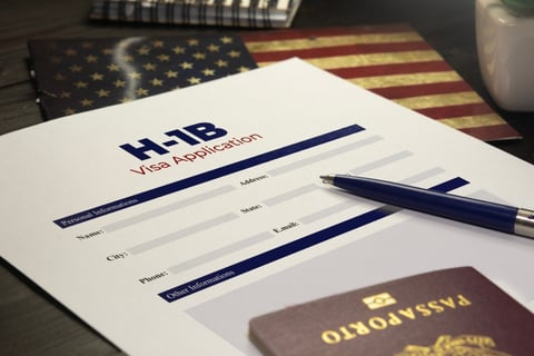 Trump revive polémica tarifa para la visa H-1B: empresas pagarían más de $103,000 por trabajador