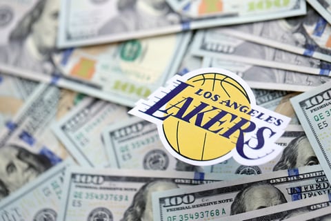 Lakers cambian de dueño por más de $12,000 millones