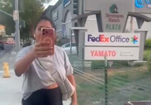 Mujer amenazó con llamar a ICE a vendedores de tacos y el video terminó golpeando su propio negocio