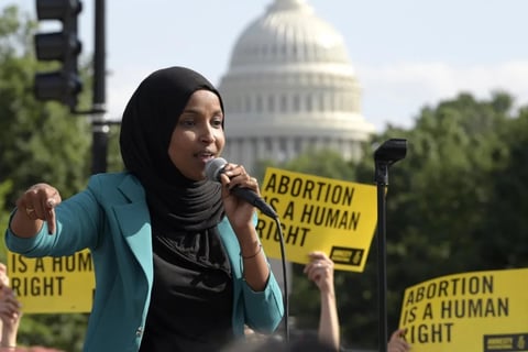Registran la casa de Ilhan Omar: la congresista acusa intimidación política antes de las elecciones