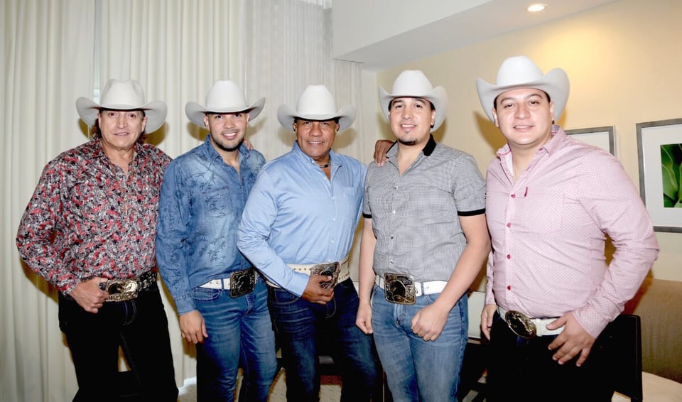 Mexican regional, with high heels, Sergio the dancer, let no trace be left