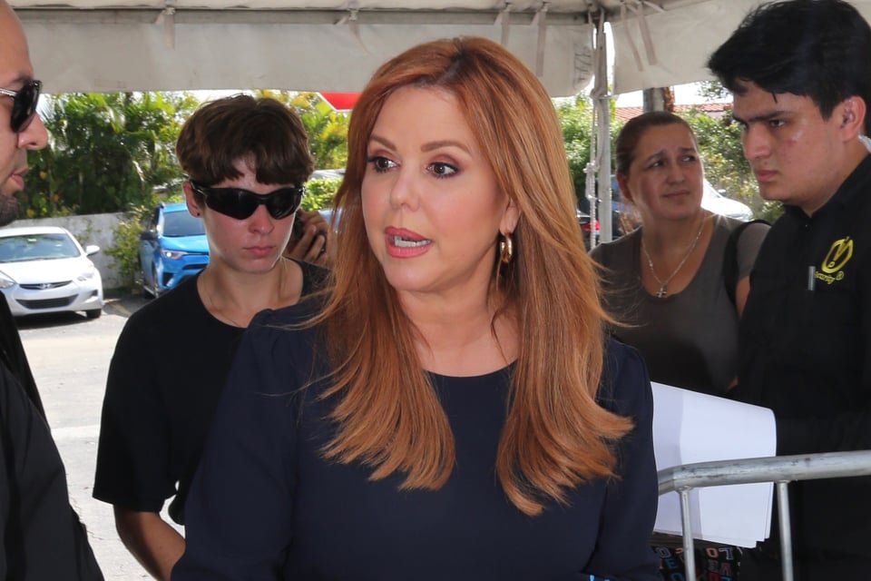 Hispana, periodista, entrevista, Conductora, cadena televisión, MundoNOW