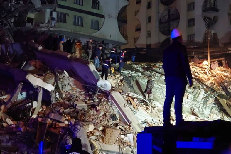 Powerful images of buildings falling and people in the rubble after earthquake in Turkey