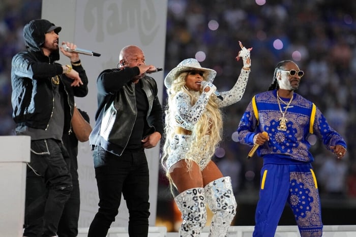 Eminem, performs, Dr. Dre, Mary J. Blige, Snoop Dogg
