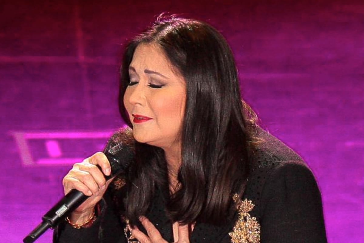 Ana Gabriel suffers health problems during concert in Mexico