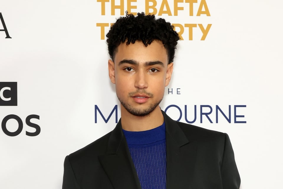 Archie Madekwe pareja, See, Los Miserables, Midsommar, MundoNOW