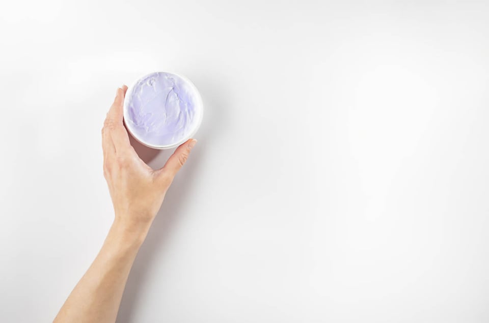 Woman, hand, moisturizing cream, beauty, MundoNOW