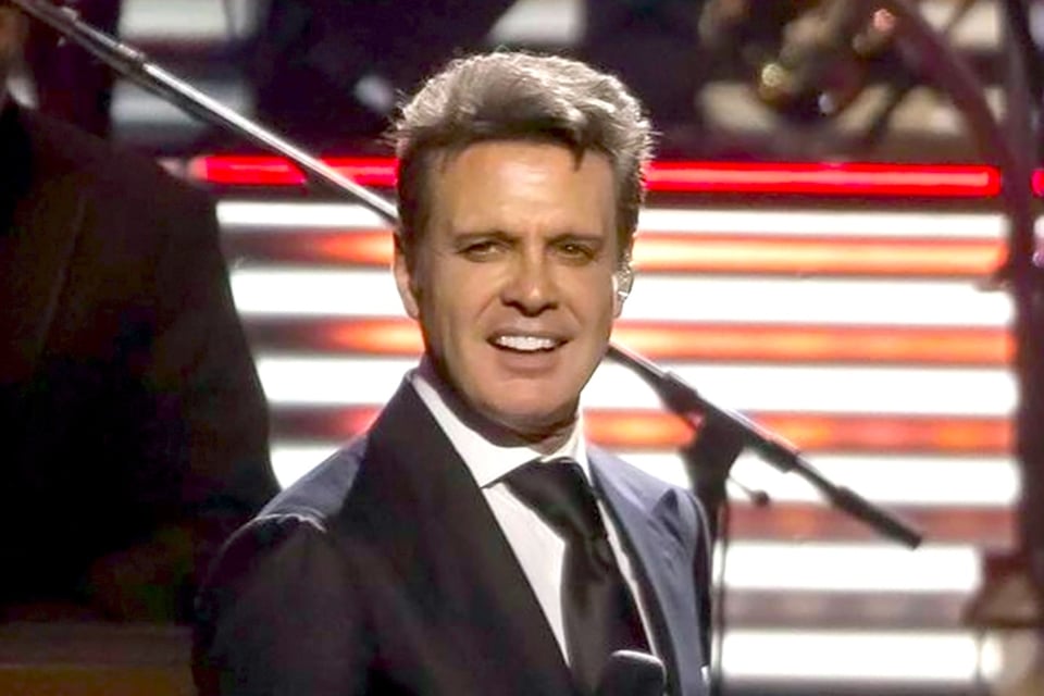famous bulges videos 2023, Luis Miguel, El Sol de México, concert, MundoNOW