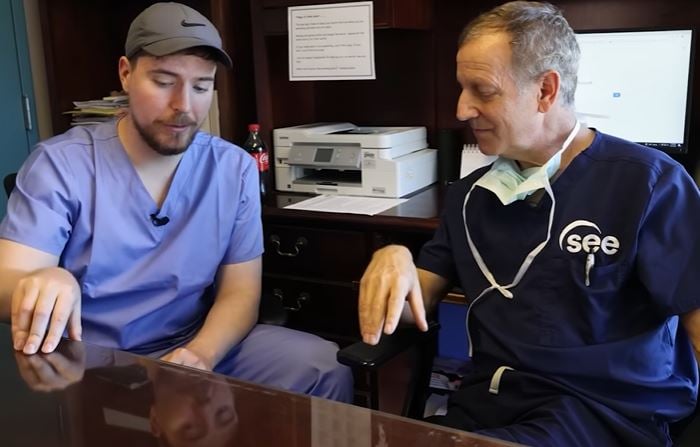 The influencer MrBeast paid for the operation of a thousand people helping them to recover their sight