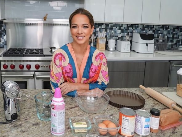 Adamari López began to cook