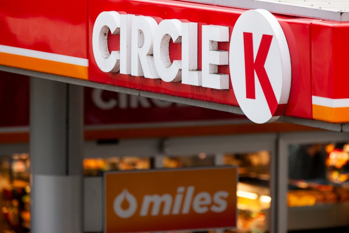 At least 3 dead after shooting at Circle K in Washington (PHOTOS)