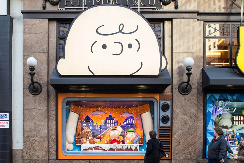 Un Día de Acción de Gracias de Charlie Brown, Nueva York, tienda, acera, Macy's