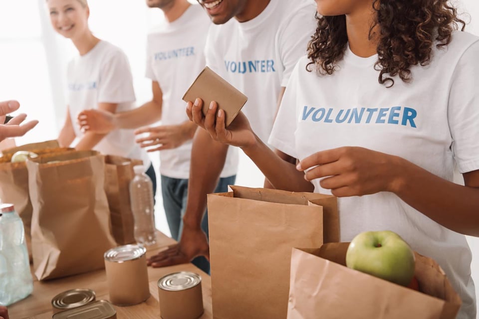 voluntarios, caridad, ayudar a la gente, comunidad, despensas