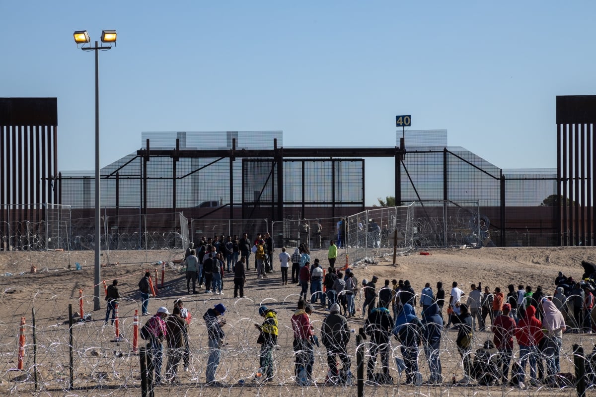 Cierre de la frontera y nuevo muro, EEUU, frontera, migrantes, problemas, Arizona, Trump, Border closure and new wall, USA, border, migrants, problems, Arizona Governor Katie Hobbs Discusses Her Border Plans