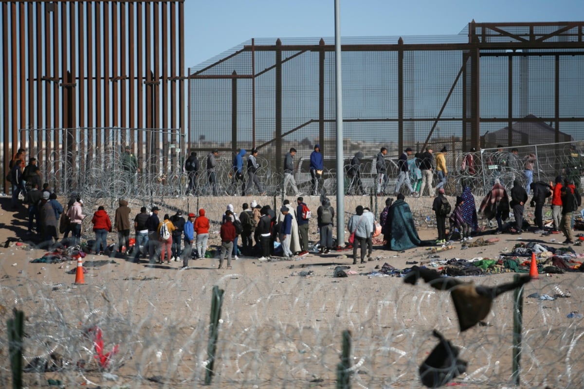Migrants rebel! 200 people who were deported to Mexico are protesting mistreatment
